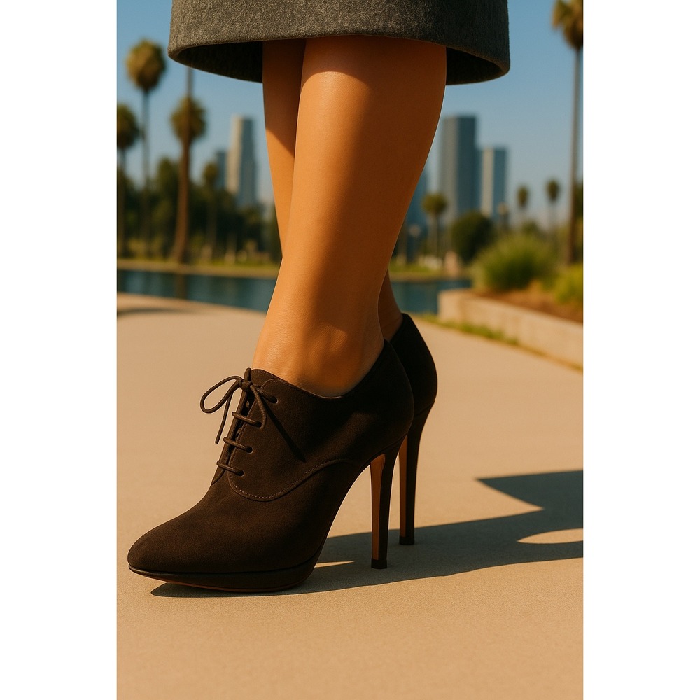 Manolo Blahnik Suede Lace Up Oxford Heels EU 38.5 Made in Italy